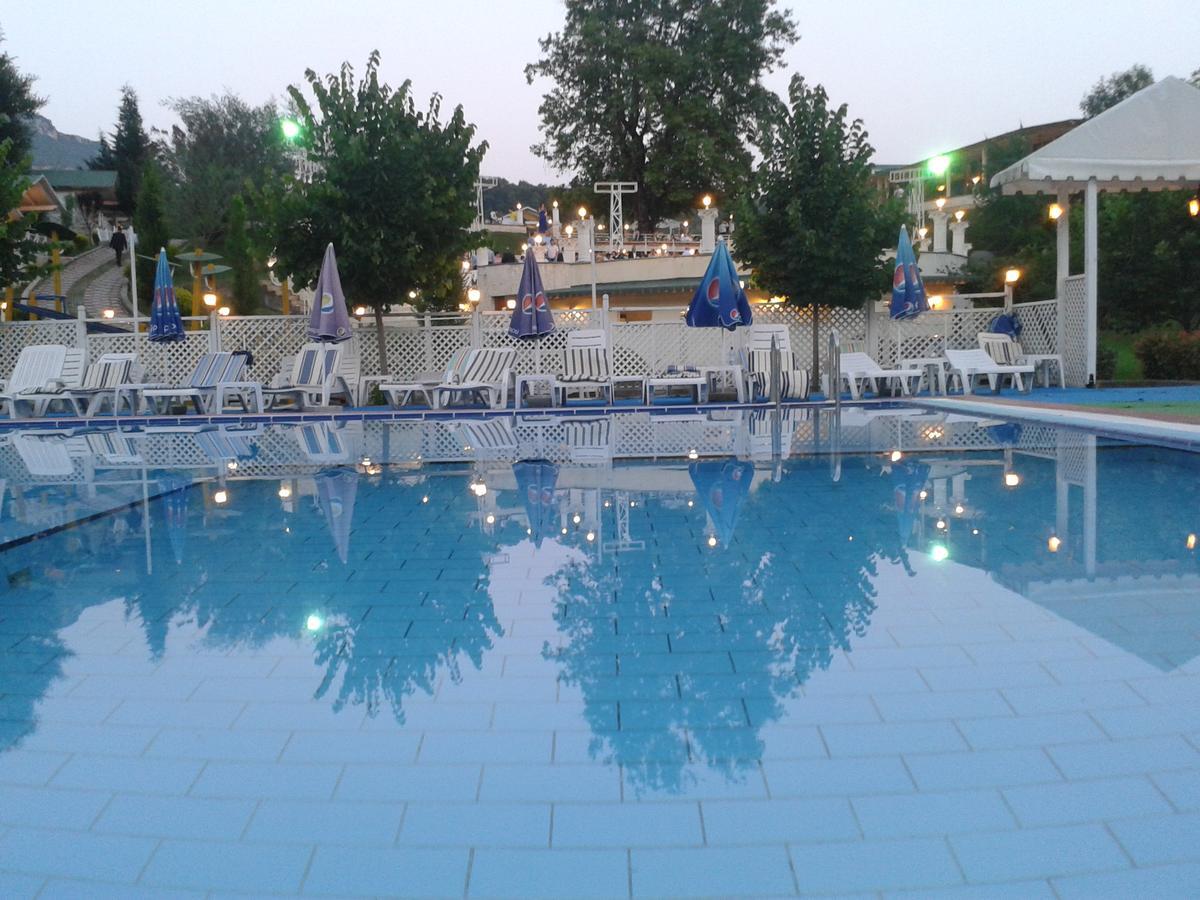 Resort Teater Kame Ibe 外观 照片